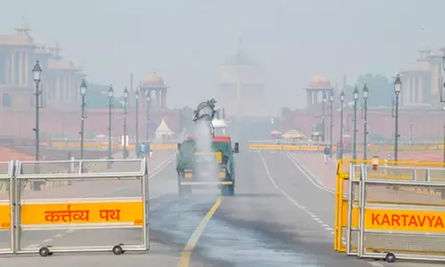 दीपावली के बाद धुंध से दिल्ली का दम घुटा, वायु गुणवत्ता ‘बेहद खराब’ स्तर पर