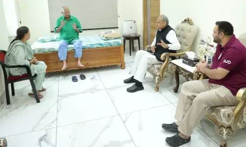 बिहार विधानसभा चुनाव : अशोक गहलोत और अल्लावरु ने लालू-तेजस्वी से की मुलाकात, आगे की रणनीतियों पर की चर्चा बिहार विधानसभा चुनाव : अशोक गहलोत और अल्लावरु ने लालू-तेजस्वी से की मुलाकात, आगे की रणनीतियों पर की चर्चा