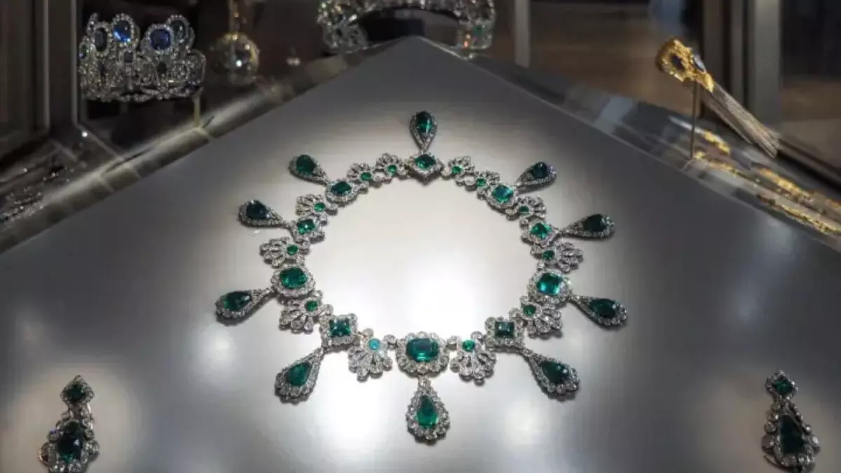 इतिहास में हुए भांति-भांति के रत्न और आभूषण चोर इतिहास में हुए भांति-भांति के रत्न और आभूषण चोर