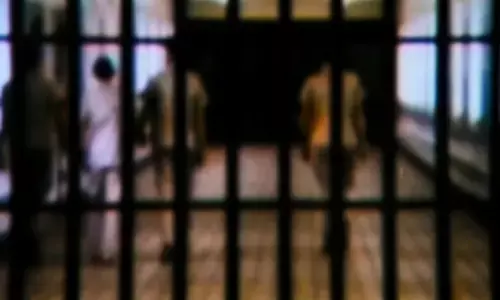 बांग्लादेश में चुनाव से पहले सेना बनाम कोर्ट, आईसीटी ने 15 सैन्य अधिकारियों को भेजा जेल