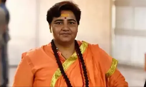 लड़कियों की टांग तोड़ने के आह्वान से मनु की प्रेतसिद्धि करती संघ की साध्वी