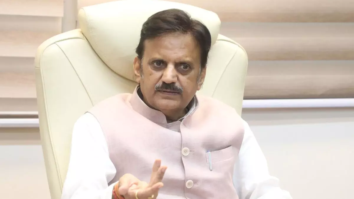 मध्य प्रदेश में बॉन्ड भरकर गैर हाजिर रहने वाले चिकित्सकों पर होगी कार्रवाई : राजेंद्र शुक्ल