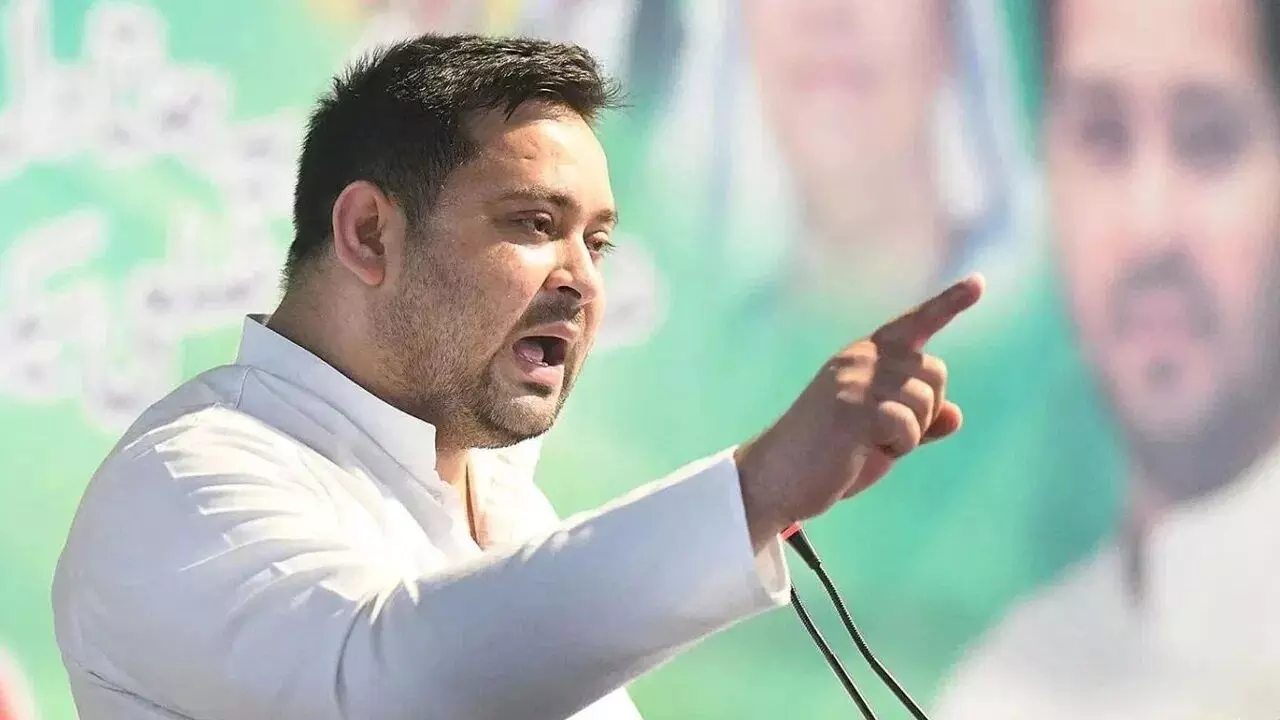 तेजस्वी ने नीतीश सरकार पर बोला हमला- ‘20 वर्षों की एनडीए सरकार ने क्या किया?’ मांगा हिसाब-किताब तेजस्वी ने नीतीश सरकार पर बोला हमला- ‘20 वर्षों की एनडीए सरकार ने क्या किया?’ मांगा हिसाब-किताब