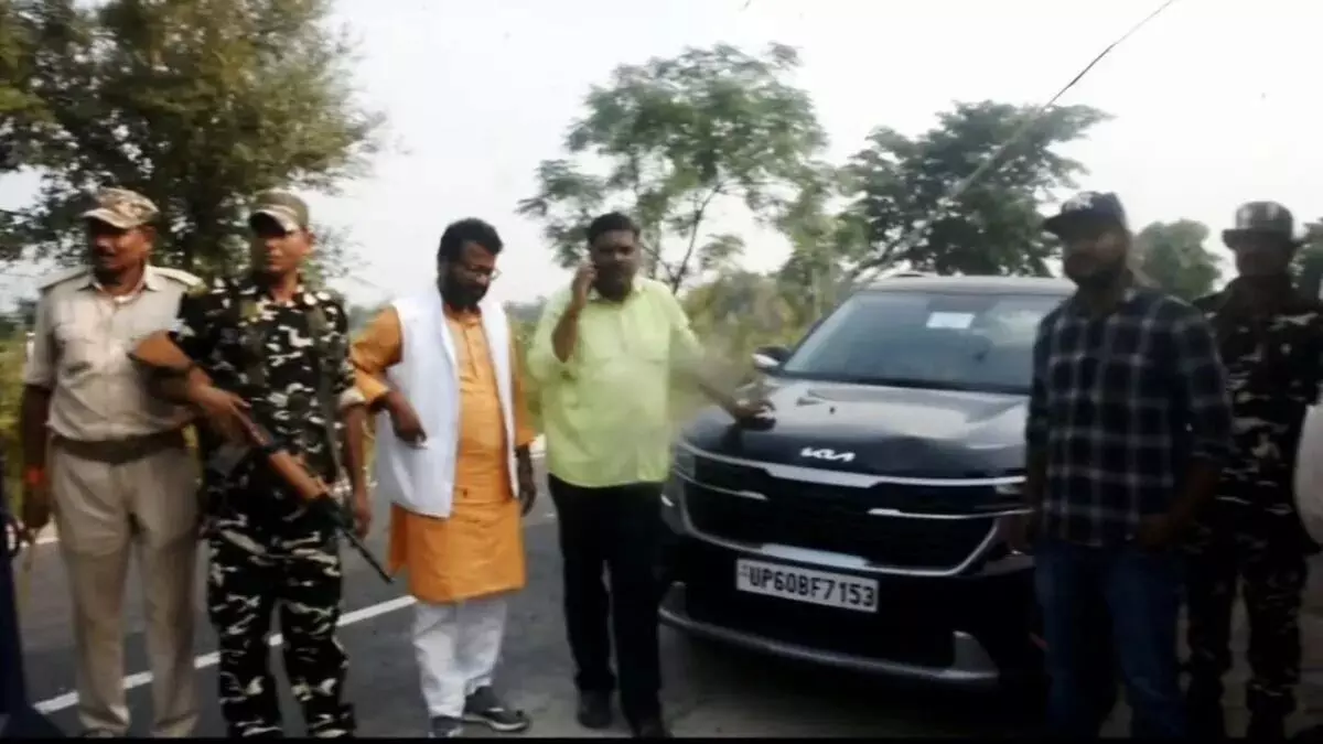 उत्तरप्रदेश के पूर्व भाजपा विधायक कैन बियर के साथ हुए गिरफ्तार, चुनाव प्रचार के लिए आ रहे थे बिहार उत्तरप्रदेश के पूर्व भाजपा विधायक कैन बियर के साथ हुए गिरफ्तार, चुनाव प्रचार के लिए आ रहे थे बिहार