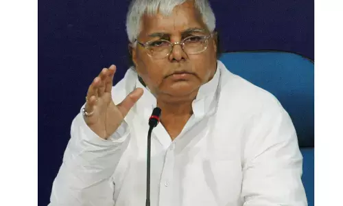 लालू यादव ने केंद्र सरकार पर साधा निशाना, कहा - छठ पर ट्रेन चलवाने की बात सफेद झूठ