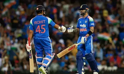 IND vs AUS : रोहित शर्मा और विराट कोहली की शानदार बल्लेबाजी, 9 विकेट से दिलाई भारत को जीत IND vs AUS : रोहित शर्मा और विराट कोहली की शानदार बल्लेबाजी, 9 विकेट से दिलाई भारत को जीत