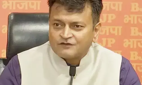 तेजस्वी के बिहार का नायक पोस्टर पर अजय आलोक ने कसा तंज, बोले-पहले आईने में अपनी शक्ल देखें तेजस्वी के बिहार का नायक पोस्टर पर अजय आलोक ने कसा तंज, बोले-पहले आईने में अपनी शक्ल देखें