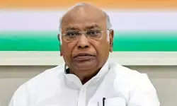 खरगे समेत कई नेताओं ने गणेश शंकर विद्यार्थी की जयंती पर श्रद्धांजलि अर्पित की