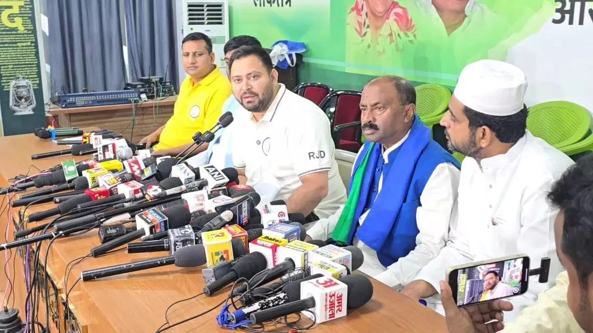 तेजस्वी ने की बड़ी घोषणा, पंचायत और ग्राम कचहरी प्रतिनिधियों का मानदेय होगा दोगुना तेजस्वी ने की बड़ी घोषणा, पंचायत और ग्राम कचहरी प्रतिनिधियों का मानदेय होगा दोगुना