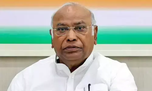 खरगे समेत कई नेताओं ने गणेश शंकर विद्यार्थी की जयंती पर श्रद्धांजलि अर्पित की