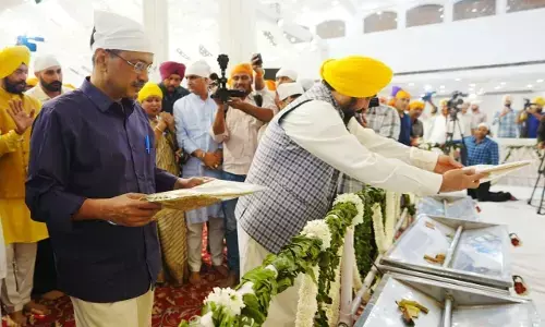 350वें शहीदी दिवस कीर्तन दरबार में शामिल हुए केजरीवाल, कहा- श्री गुरु तेग बहादुर जी का बलिदान सदियों तक सत्य, धर्म व मानवता की रक्षा के लिए प्रेरित करेगा 350वें शहीदी दिवस कीर्तन दरबार में शामिल हुए केजरीवाल, कहा- श्री गुरु तेग बहादुर जी का बलिदान सदियों तक सत्य, धर्म व मानवता की रक्षा के लिए प्रेरित करेगा