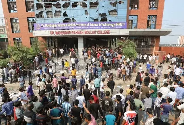 बांग्लादेश: दो यूनिवर्सिटी के छात्रों के बीच हिंसक झड़प, हमले, तोड़फोड़ और आगजनी से हुआ भारी नुकसान, 50 स्टूडेंट घायल बांग्लादेश: दो यूनिवर्सिटी के छात्रों के बीच हिंसक झड़प, हमले, तोड़फोड़ और आगजनी से हुआ भारी नुकसान, 50 स्टूडेंट घायल