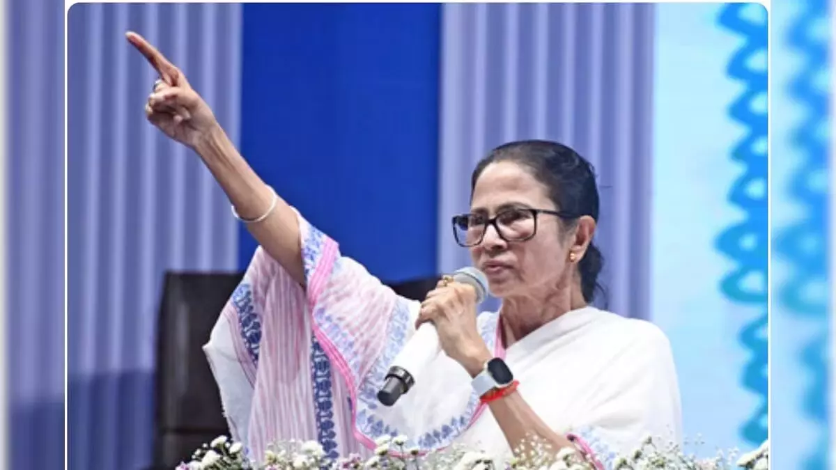 एसआईआर की घोषणा से पहले ममता सरकार ने किया बड़ा प्रशासनिक फेरबदल एसआईआर की घोषणा से पहले ममता सरकार ने किया बड़ा प्रशासनिक फेरबदल