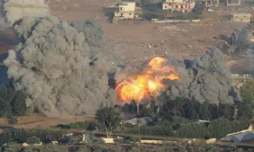 दक्षिण लेबनान में इजरायली हवाई हमले, चार की मौत दक्षिण लेबनान में इजरायली हवाई हमले, चार की मौत