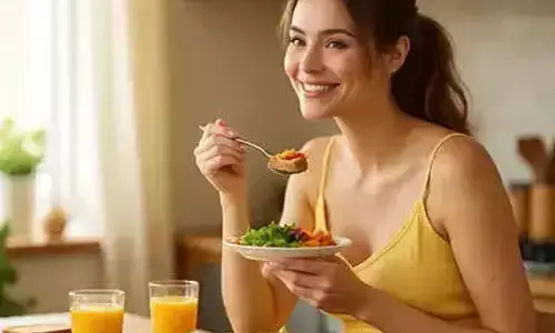 माइंडफुल ईटिंग : हर बाइट से शरीर और मन को पोषण, जानें क्या कहता है आयुर्वेद