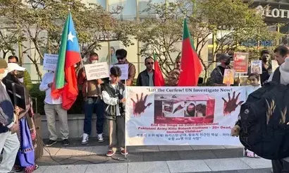 दक्षिण कोरिया में पाकिस्तानी सेना के खिलाफ प्रदर्शन, बलूच नरसंहार बंद करो! वाला बैनर लेकर जताया विरोध दक्षिण कोरिया में पाकिस्तानी सेना के खिलाफ प्रदर्शन, बलूच नरसंहार बंद करो! वाला बैनर लेकर जताया विरोध