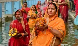 छठ पर्व में राजनीति की घुसपैठ