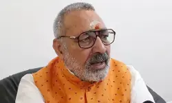 गिरिराज सिंह का तेजस्वी यादव पर तंज, इनकी सरकार बनी तो शरिया कानून से चलेगा बिहार गिरिराज सिंह का तेजस्वी यादव पर तंज, इनकी सरकार बनी तो शरिया कानून से चलेगा बिहार