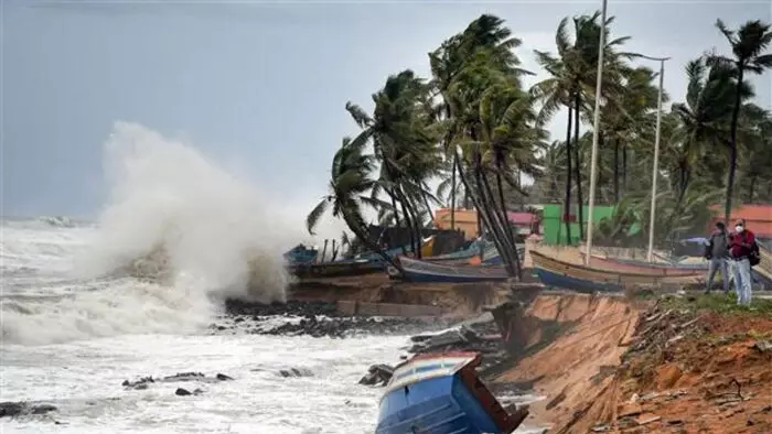 चक्रवात मोंथा को लेकर 215 राहत केंद्र और चिकित्सा शिविर बनाए गए, टोल-फ्री हेल्पलाइन 1913 जारी चक्रवात मोंथा को लेकर 215 राहत केंद्र और चिकित्सा शिविर बनाए गए, टोल-फ्री हेल्पलाइन 1913 जारी