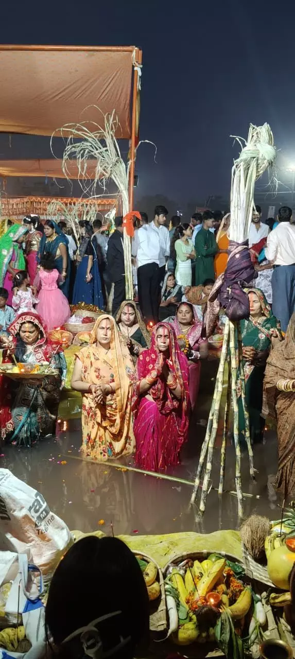 दिल्ली, बिहार और वाराणसी समेत अन्य राज्यों में उगते सूर्य को अर्घ्य देने के बाद संपन्न हुआ छठ महापर्व दिल्ली, बिहार और वाराणसी समेत अन्य राज्यों में उगते सूर्य को अर्घ्य देने के बाद संपन्न हुआ छठ महापर्व