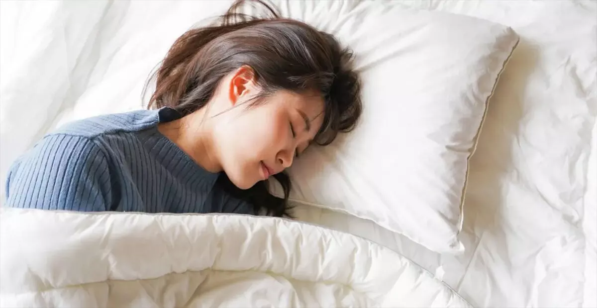 रात की गहरी नींद ही है सच्चा इलाज, जानें क्या कहता है आयुर्वेद रात की गहरी नींद ही है सच्चा इलाज, जानें क्या कहता है आयुर्वेद