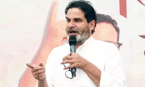 नए विवाद में फंसे प्रशांत किशोर, दो राज्यों के वोटर लिस्ट में निकला नाम नए विवाद में फंसे प्रशांत किशोर, दो राज्यों के वोटर लिस्ट में निकला नाम