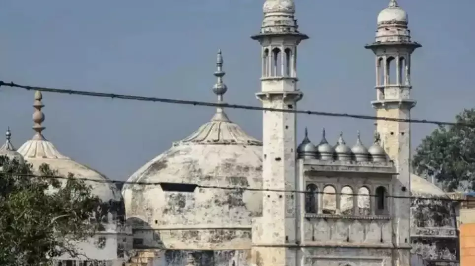 ज्ञानवापी के सील वजूखाने के ताले में लगे फटे कपड़े को बदलने के मामले में आज सुनवाई ज्ञानवापी के सील वजूखाने के ताले में लगे फटे कपड़े को बदलने के मामले में आज सुनवाई