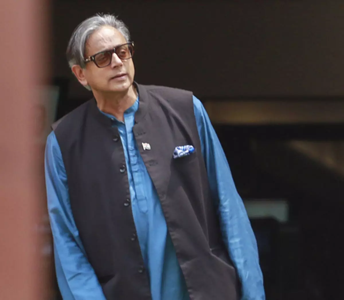 शशि थरूर को करण जौहर और मलाइका अरोड़ा से है ये शिकायत