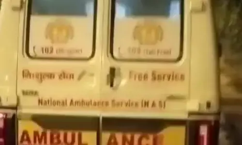 मिर्जापुर में कीचड़ सनी जमीन पर बेटी के जन्म पर पति ने एंबुलेंस कर्मियों पर कार्रवाई की मांग की, जिलाधिकारी ने जांच के दिए आदेश मिर्जापुर में कीचड़ सनी जमीन पर बेटी के जन्म पर पति ने एंबुलेंस कर्मियों पर कार्रवाई की मांग की, जिलाधिकारी ने जांच के दिए आदेश