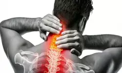 गर्दन का दर्द हिला सकता है शरीर का संतुलन, एक्सरसाइज से मिलेगा मिनटों में आराम