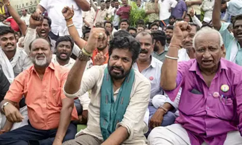 बच्चू काडू का ऐलान : आंदोलन नहीं रुकेगा, सरकार को किसानों के बीच आना होगा बच्चू काडू का ऐलान : आंदोलन नहीं रुकेगा, सरकार को किसानों के बीच आना होगा