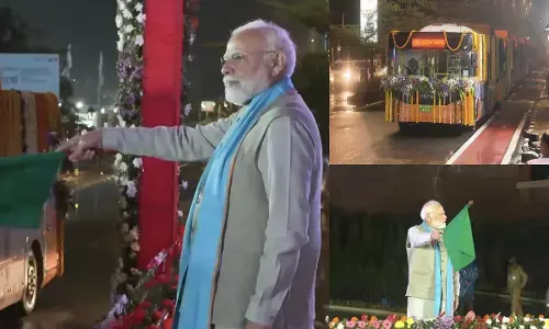 स्टैच्यू ऑफ यूनिटी पर पीएम मोदी ने 25 नई ई-बसों को दिखाई हरी झंडी स्टैच्यू ऑफ यूनिटी पर पीएम मोदी ने 25 नई ई-बसों को दिखाई हरी झंडी