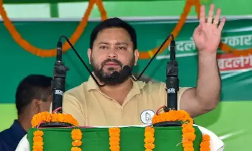 मोकामा में जन सुराज समर्थक की हत्या, तेजस्वी यादव बोले- चुनाव में बंदूक लेकर कैसे घूम रहे लोग? मोकामा में जन सुराज समर्थक की हत्या, तेजस्वी यादव बोले- चुनाव में बंदूक लेकर कैसे घूम रहे लोग?