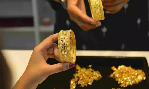 सोने में फिर लौटी तेजी, कीमत 1.20 लाख रुपए प्रति 10 ग्राम के पार सोने में फिर लौटी तेजी, कीमत 1.20 लाख रुपए प्रति 10 ग्राम के पार