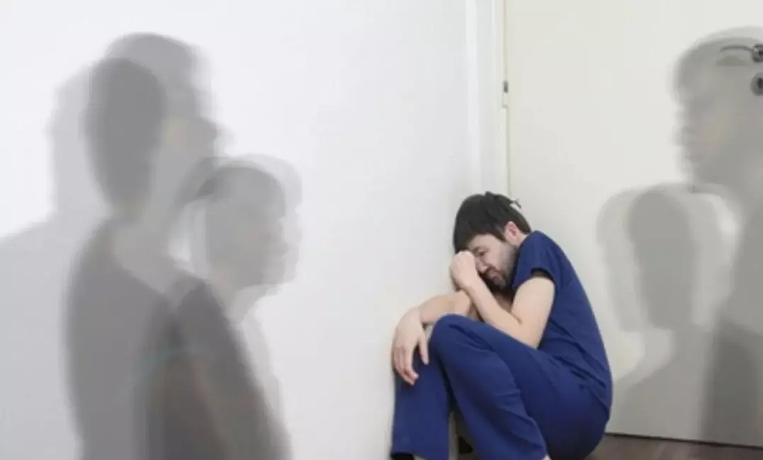 आपको भी दिखाई देती हैं काल्पनिक चीजें? जानिए हैलुसिनेशन का असली कारण आपको भी दिखाई देती हैं काल्पनिक चीजें? जानिए हैलुसिनेशन का असली कारण