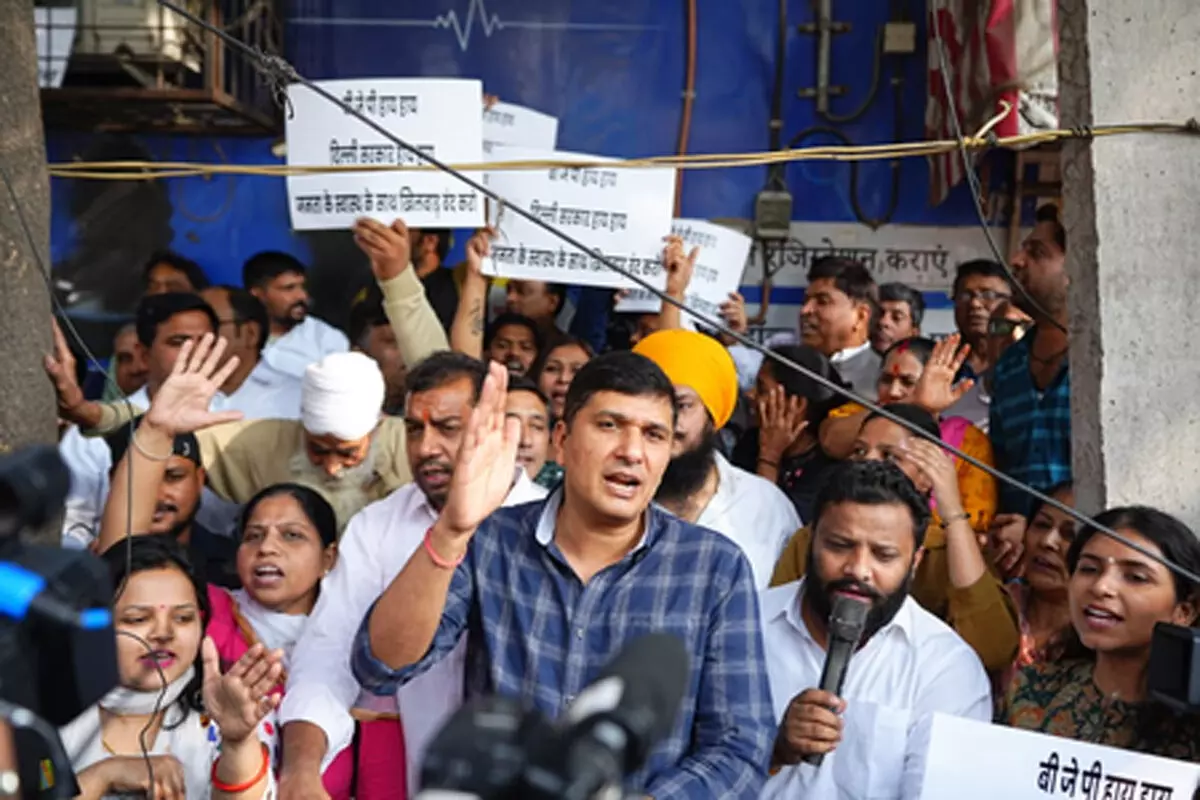 दिल्ली में आम आदमी पार्टी का प्रदर्शन, मोहल्ला क्लीनिक बंद करने पर सरकार को घेरा दिल्ली में आम आदमी पार्टी का प्रदर्शन, मोहल्ला क्लीनिक बंद करने पर सरकार को घेरा