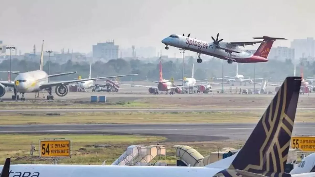 मुंबई एयरपोर्ट के दोनों क्रॉस रनवे 20 नवंबर को छह घंटे के लिए रहेंगे बंद मुंबई एयरपोर्ट के दोनों क्रॉस रनवे 20 नवंबर को छह घंटे के लिए रहेंगे बंद