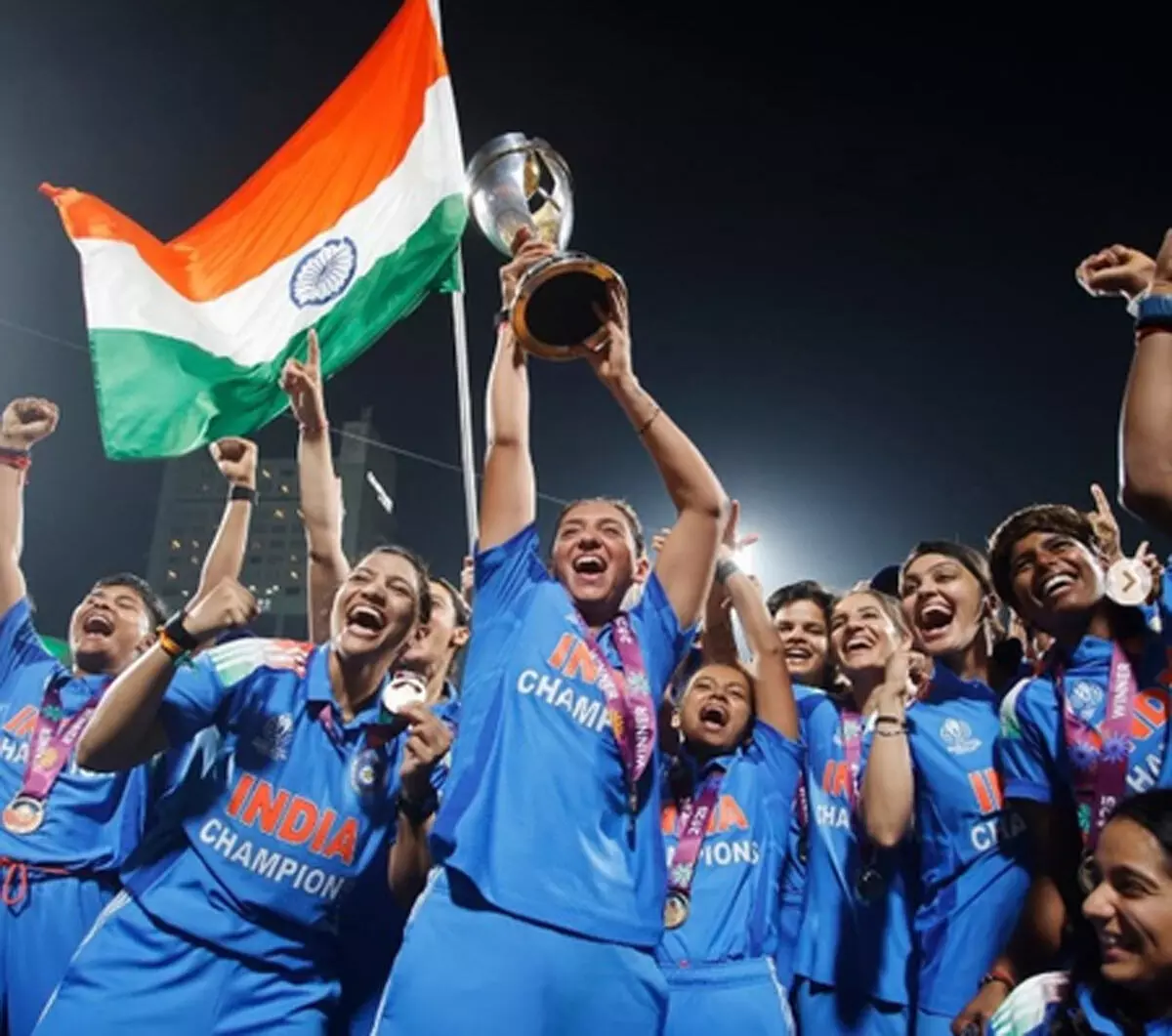 वर्ल्ड चैंपियन बनी भारतीय महिला क्रिकेट टीम, तो जश्न में डूबा मनोरंजन जगत वर्ल्ड चैंपियन बनी भारतीय महिला क्रिकेट टीम, तो जश्न में डूबा मनोरंजन जगत