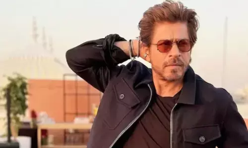 शाहरुख खान बर्थडे : मन्नत के बाहर खड़े फैंस से नहीं मिल पाए किंग खान, सुरक्षा को लेकर लिया फैसला