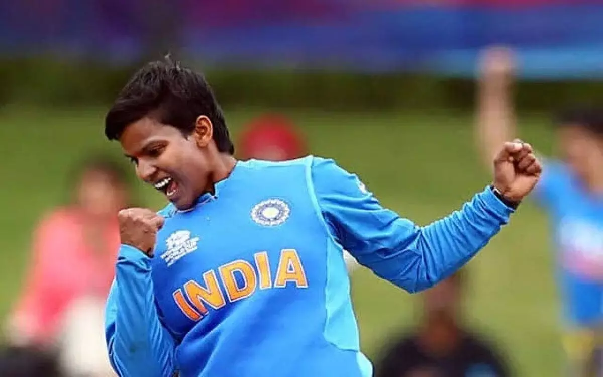 यूपी की दीप्ति शर्मा ने रचा इतिहास: बनीं प्लेयर ऑफ द टूर्नामेंट, डीजीपी ने दी बधाई यूपी की दीप्ति शर्मा ने रचा इतिहास: बनीं प्लेयर ऑफ द टूर्नामेंट, डीजीपी ने दी बधाई