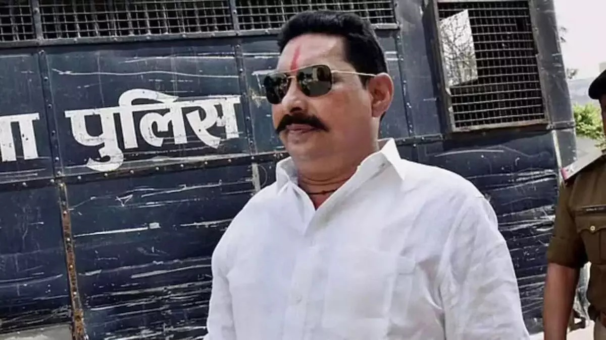 बिहार चुनाव: अनंत सिंह के प्रचार में इस्तेमाल दो वाहन जब्त, एफआईआर दर्ज बिहार चुनाव: अनंत सिंह के प्रचार में इस्तेमाल दो वाहन जब्त, एफआईआर दर्ज