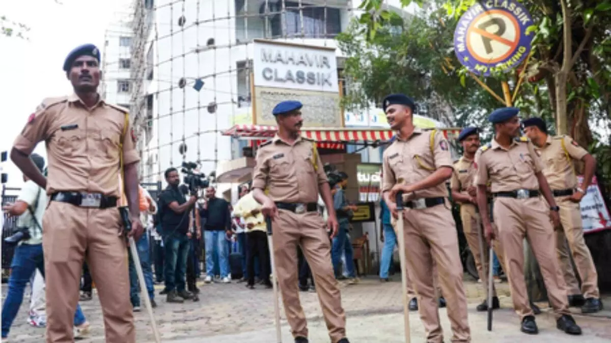 मुंबई पुलिस की चेतावनी : कोस्टा सेविंग्स ऐप से निवेशकों को करोड़ों का नुकसान मुंबई पुलिस की चेतावनी : कोस्टा सेविंग्स ऐप से निवेशकों को करोड़ों का नुकसान