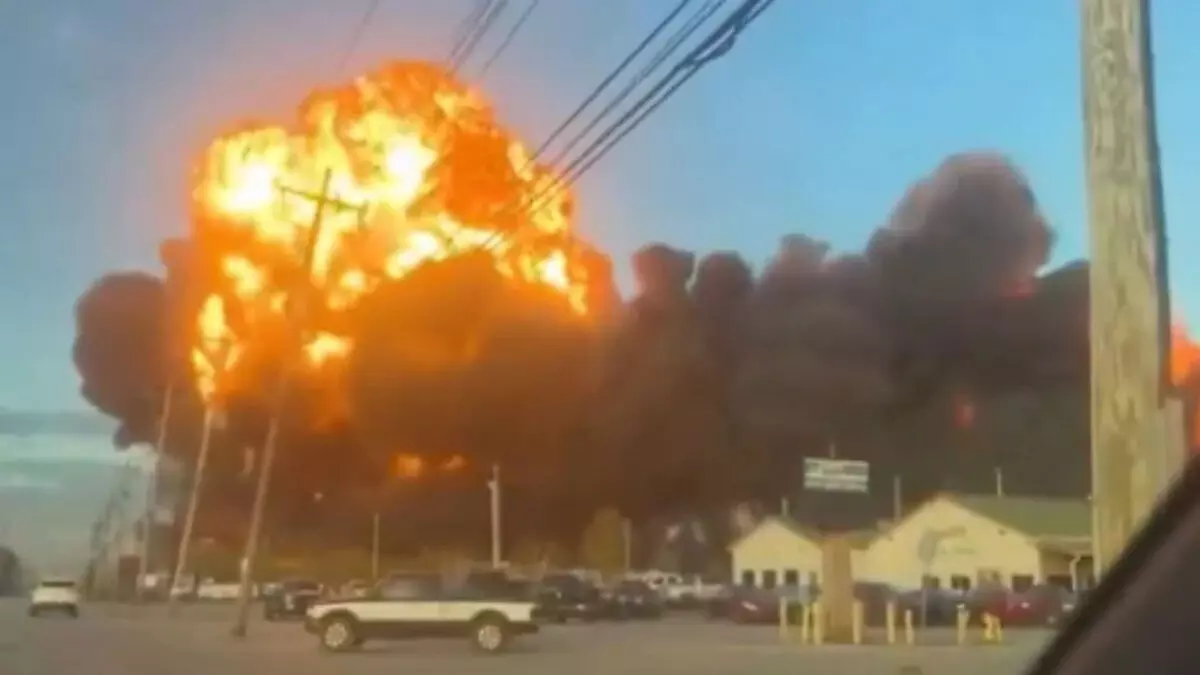 अमेरिका में बड़ा विमान हादसा : टेकऑफ के तुरंत बाद UPS कार्गो प्लेन क्रैश, 4 की मौत अमेरिका में बड़ा विमान हादसा : टेकऑफ के तुरंत बाद UPS कार्गो प्लेन क्रैश, 4 की मौत