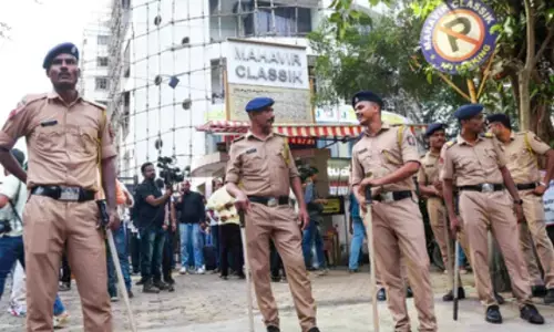 मुंबई पुलिस की चेतावनी : कोस्टा सेविंग्स ऐप से निवेशकों को करोड़ों का नुकसान मुंबई पुलिस की चेतावनी : कोस्टा सेविंग्स ऐप से निवेशकों को करोड़ों का नुकसान