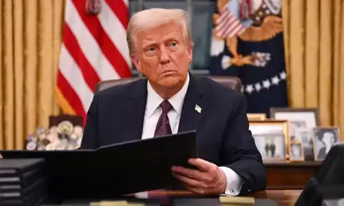 अमेरिका : ग्रीन कार्ड को लेकर ट्रंप सख्त, इमिग्रेशन नीति में किया बड़ा बदलाव, प्रतिबंधित देशों की बढ़ेंगी मुश्किलें