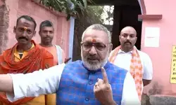 बिहार चुनाव : गिरिराज सिंह और नितिन नबीन ने किया मतदान, एनडीए की 121 सीटों पर दावा