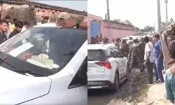 बिहार : विजय कुमार सिन्हा की गाड़ी पर फेंके गए जूते-कीचड़, जमकर हुई नारेबाजी