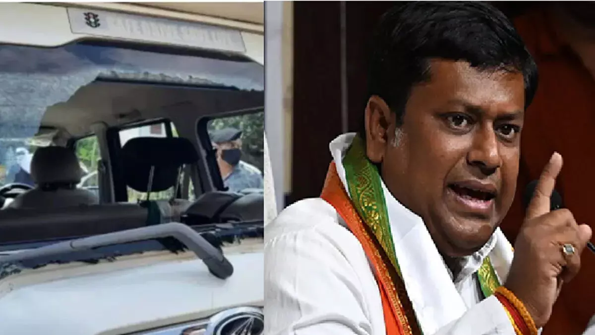 पश्चिम बंगाल: केंद्रीय मंत्री सुकांत मजूमदार के काफिले पर हमला पश्चिम बंगाल: केंद्रीय मंत्री सुकांत मजूमदार के काफिले पर हमला