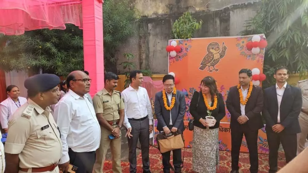 बिहार विधानसभा चुनाव : 7 देशों के 16 प्रतिनिधि पटना पहुंचे , पहले चरण की व्यवस्था का लिया जायज़ा बिहार विधानसभा चुनाव : 7 देशों के 16 प्रतिनिधि पटना पहुंचे , पहले चरण की व्यवस्था का लिया जायज़ा