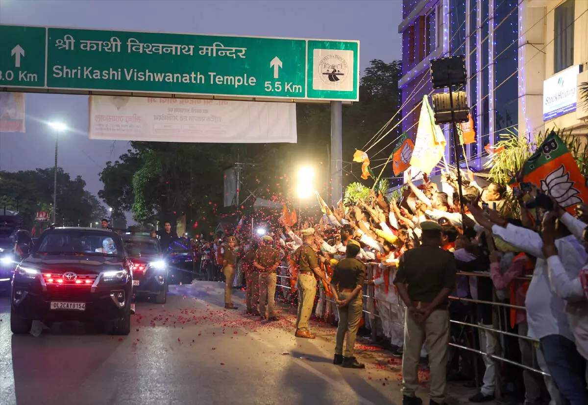 काशी में पीएम मोदी का भव्य स्वागत, ‘हर-हर महादेव’ से गूंजा बनारस काशी में पीएम मोदी का भव्य स्वागत, ‘हर-हर महादेव’ से गूंजा बनारस